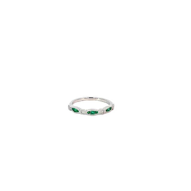 Jewelry Sale Alert – Shop Timeless Elegance Today 18 Karat White Gold Diamond Emerald Ring Jewelry Sale Alert – Shop Timeless Elegance Today 18 Karat White Gold Diamond Emerald Ring