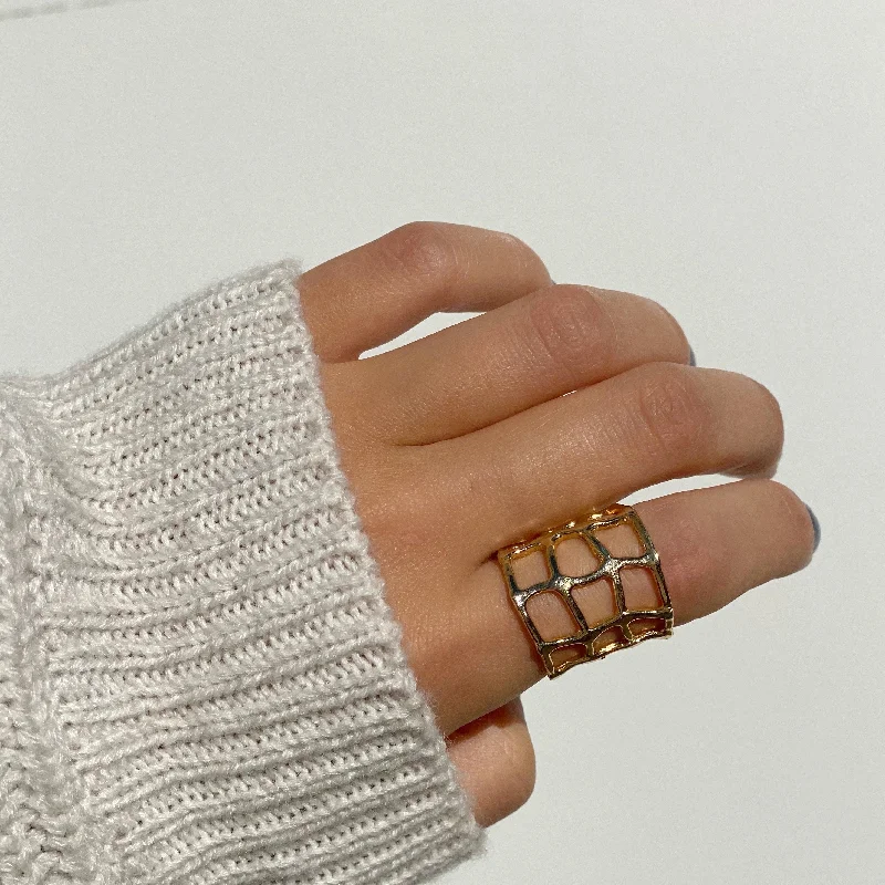 Unmissable Discounts On Timeless Jewelry Pieces CHARLOTTE WEB RING