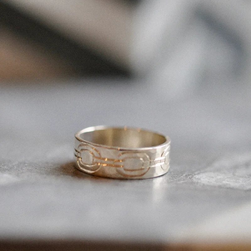 High-End Sparkle, Low-End Prices – Jewelry Sale Live EMMI ENGRAVED CHAIN LINK RING