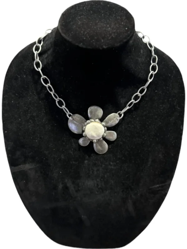 Flash Sale On Exquisite Jewelry – Don't Miss Out Women's Flower Necklace In White