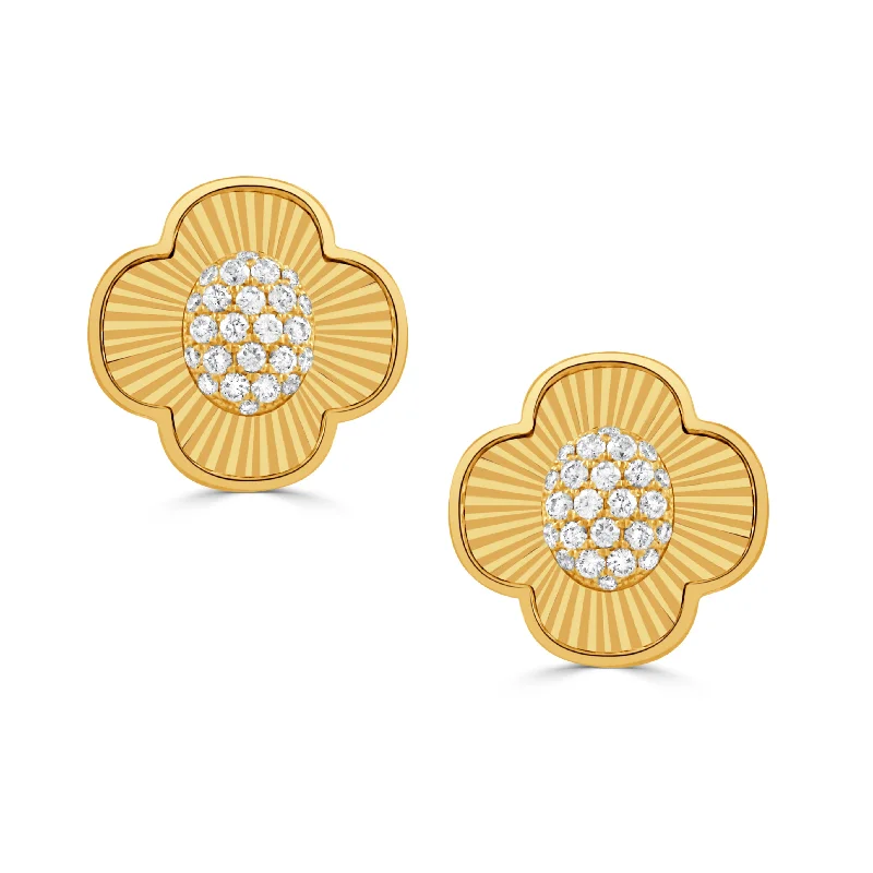 Handcrafted Jewelry Sale – Unique Designs At Low Prices Diamond 18K Yellow Gold Fluted Clover Stud Earrings Handcrafted Jewelry Sale – Unique Designs At Low Prices Diamond 18K Yellow Gold Fluted Clover Stud Earrings