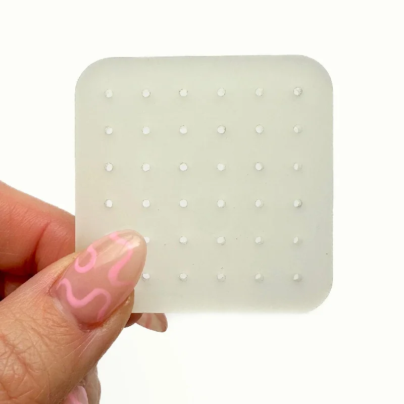 Unmissable Discounts On Timeless Jewelry Pieces Glow in the Dark Travel Palette