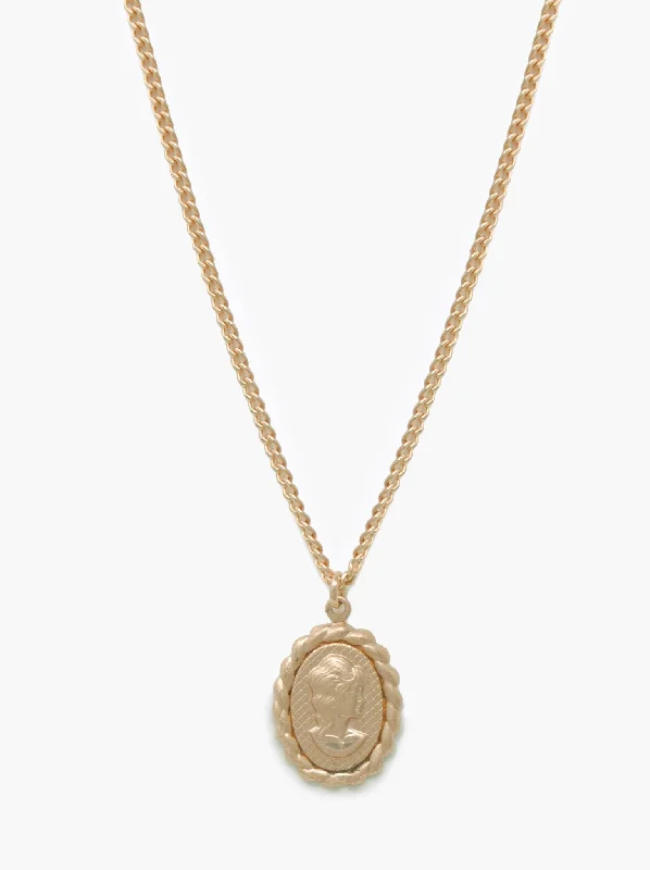 Luxury Jewelry Without The Luxury Price Tag Barbara Necklace