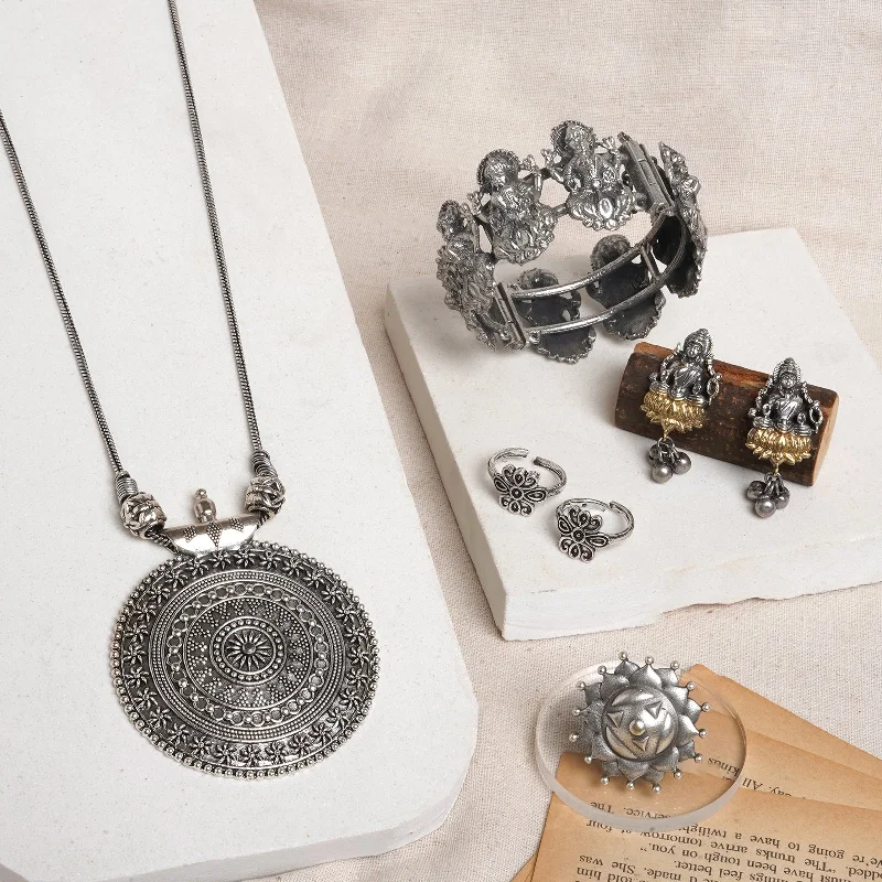 Trendy Minimalist Jewelry For Everyday Wear Teejh Bodh Gaya Oxidised Silver Jewellery Gift Set Trendy Minimalist Jewelry For Everyday Wear Teejh Bodh Gaya Oxidised Silver Jewellery Gift Set