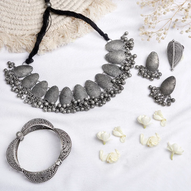 Affordable Luxury Jewelry For Every Occasion Teejh Chakori Silver Oxidised Jewelry Gift Set Affordable Luxury Jewelry For Every Occasion Teejh Chakori Silver Oxidised Jewelry Gift Set