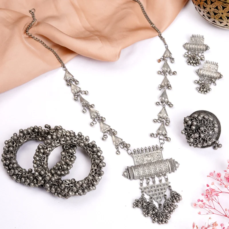 Elegant Jewelry Pieces At Unbelievable Prices Teejh Diza Silver Oxidised Jewelry Gift Set Elegant Jewelry Pieces At Unbelievable Prices Teejh Diza Silver Oxidised Jewelry Gift Set