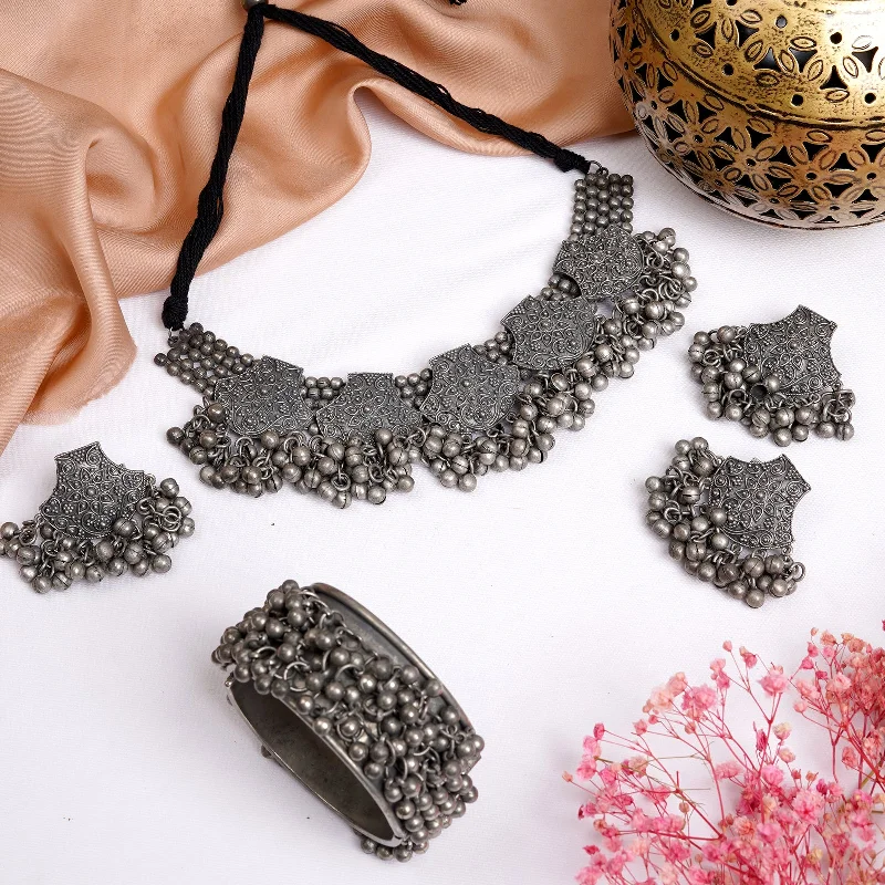 Shop High-Quality Jewelry At Jaw-Dropping Discounts Teejh Ganavi Silver Oxidised Jewelry Gift Set Shop High-Quality Jewelry At Jaw-Dropping Discounts Teejh Ganavi Silver Oxidised Jewelry Gift Set