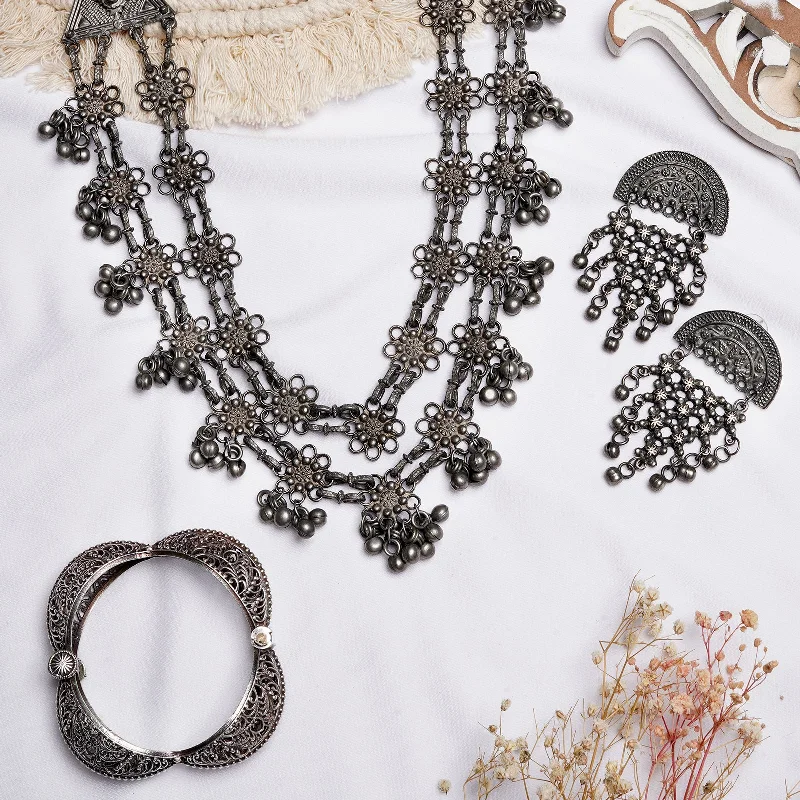 Trending Jewelry Now Available At Exclusive Prices Teejh Gunakshi Silver Oxidised Jewelry Gift Set Trending Jewelry Now Available At Exclusive Prices Teejh Gunakshi Silver Oxidised Jewelry Gift Set