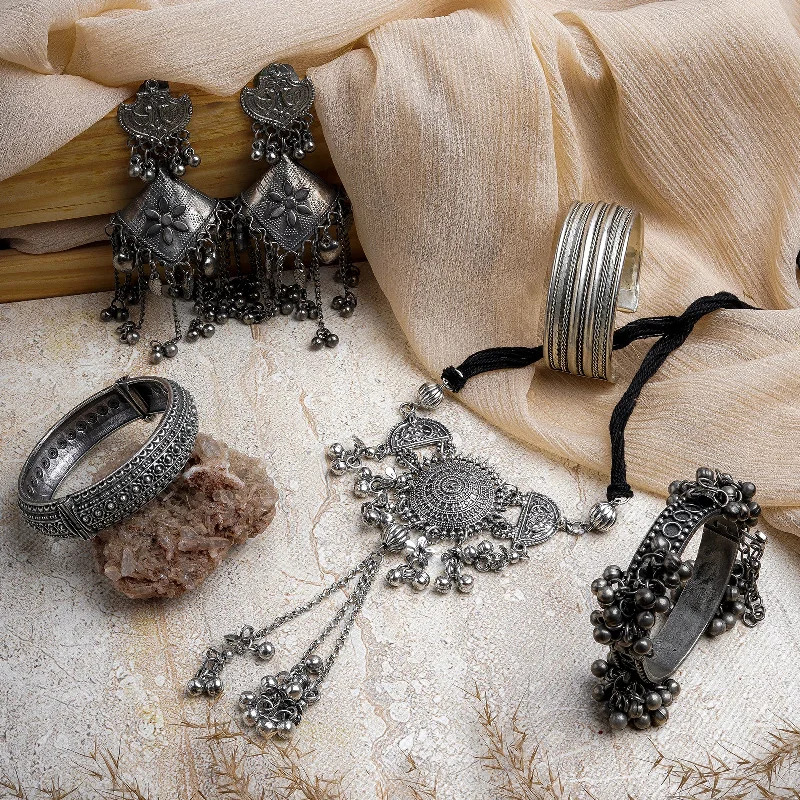 Exclusive Online Discounts On Stylish Jewelry Teejh Shaina Silver Oxidised Jewelry Gift Set Exclusive Online Discounts On Stylish Jewelry Teejh Shaina Silver Oxidised Jewelry Gift Set