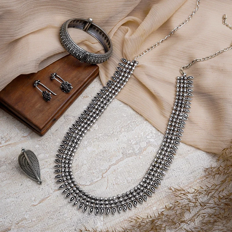 Luxury Jewelry Now At Special Promotional Rates Teejh Zoha Silver Oxidised Jewelry Gift Set Luxury Jewelry Now At Special Promotional Rates Teejh Zoha Silver Oxidised Jewelry Gift Set